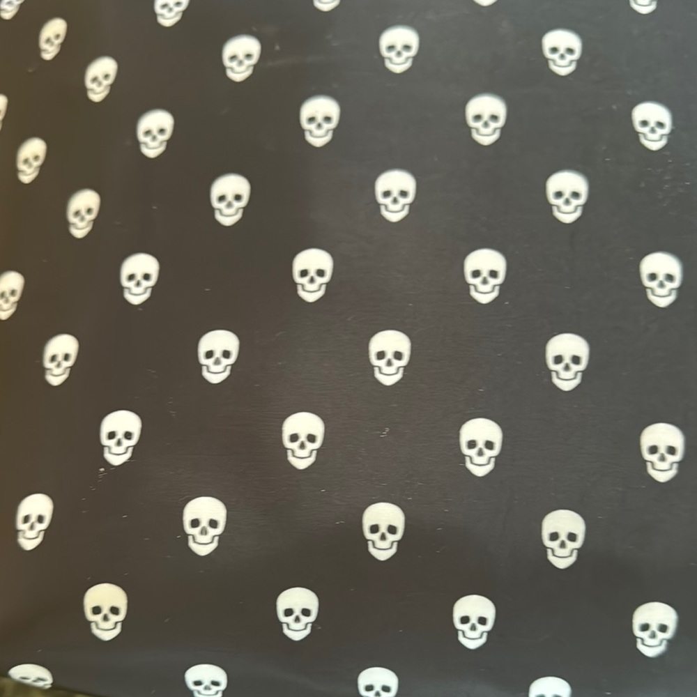Betsey Johnson Black Skull Print Tote Bag - Picture 8 of 12
